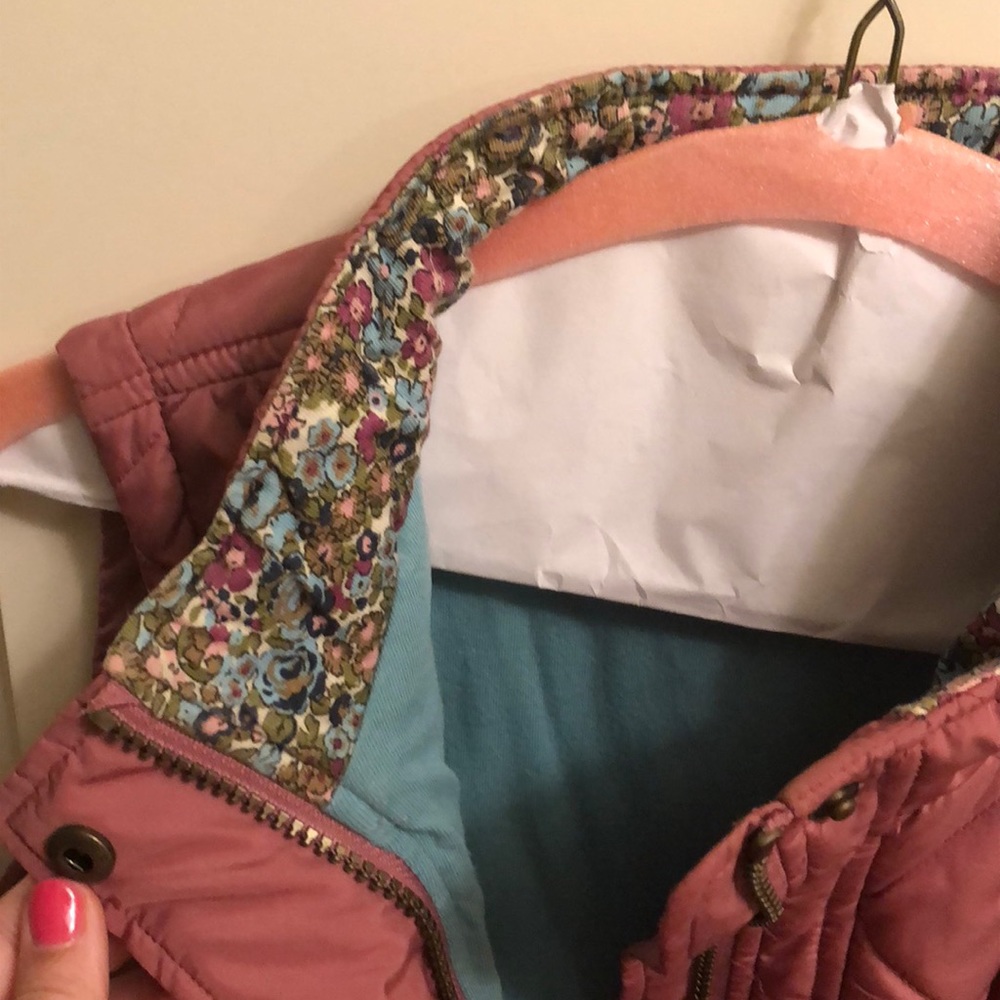 Vest - Picture 2 of 4